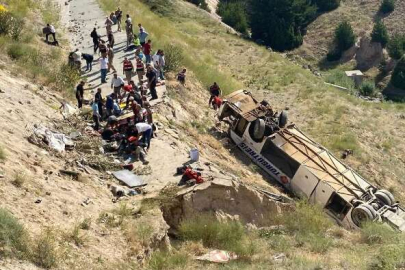 Otobüs uçuruma fırladı, 7 ölü, 21 yaralı