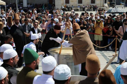 Konya’da gelenek Mevlana Meydanı'nda yaşatıldı