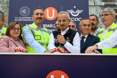 Türkiye'nin en uzun demiryolu tünelinde ışık gözüktü