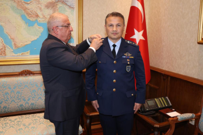 Uzaya gidecek Türk pilotun rütbesi takıldı