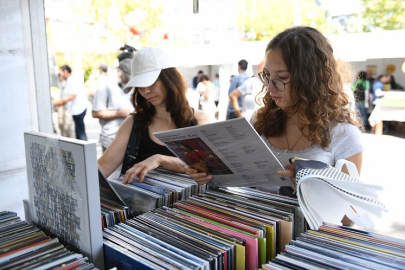 Plaklar Barış Manço anısına dönüyor