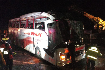 Kayseri'de yolcu otobüsü devrildi: 38 yaralı