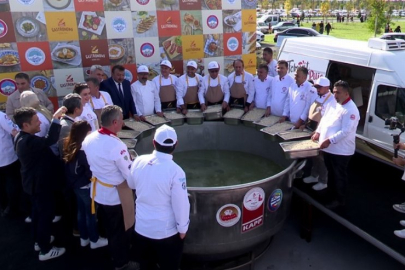 Kayseri'de 100'üncü yıla 1 ton mantılı kutlama