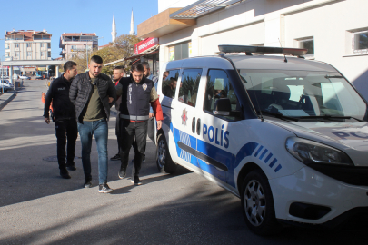Yoldan geçen kuryeyi vuran şüpheliler yakalandı
