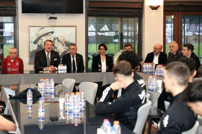 Hasan Arat, futbol takımıyla bir araya geldi