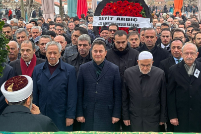 Ali Babacan'ın annesi, son yolculuğuna uğurlandı