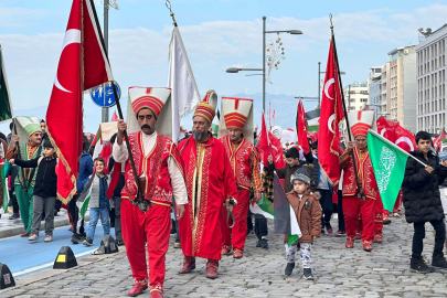 İzmirliler Filistin için 'mehter' ile yürüdü!