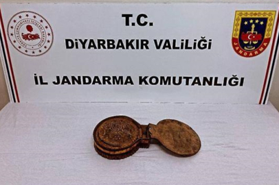 Diyarbakır’da 1400 yıllık dini kitap ele geçirildi