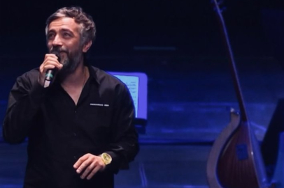 Resul Dindar İbrahim Erkal için sahnede