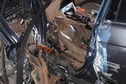 Otomobiller çarpıştı; 4'ü ağır 8 yaralı