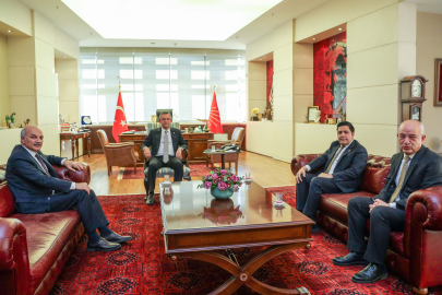CHP Genel Başkanı Özel, Saadet Partisi heyetini kabul etti