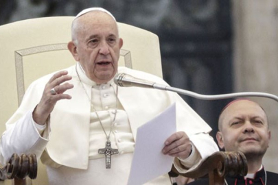 Papa: Eşcinsel çiftleri kutsayabilirsiniz!