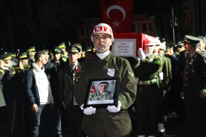 Pençe-Kilit şehidi Piyade Sözleşmeli Er Budak toprağa verildi