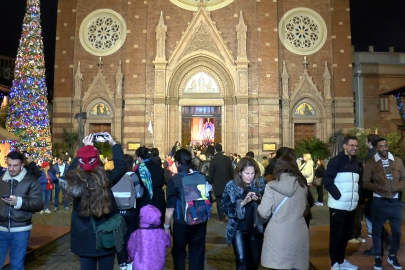 Saint Antuan Kilisesi'nde Noel Ayini
