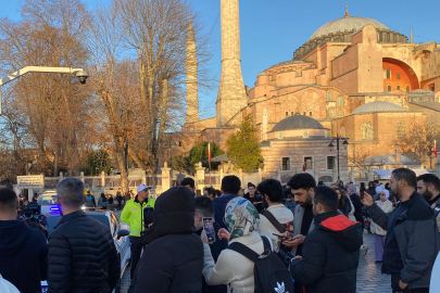 Ayasofya'daki lüks polis araçlarına yoğun ilgi