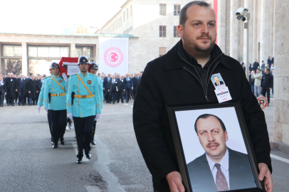 Eski bakan Okuyan için TBMM'de tören