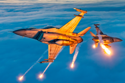 Türk fotoğrafçı ile Türk F-16'ların fotoğrafı finalde 