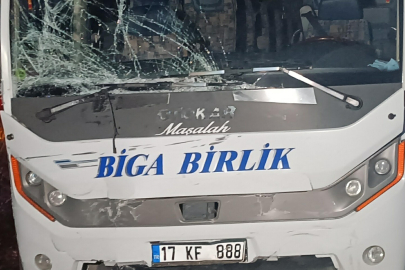 Otomobil midibüsle çarpıştı: 1 ölü, 4 yaralı