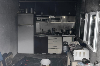 Babasına kızıp evi ateşe verdi kardeşi öldü