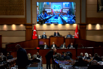 CHP’li Ali Tüy, partisini eleştirip AK Parti'yi övdü