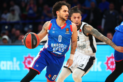 Anadolu Efes - Virtus Bologna: 99-75