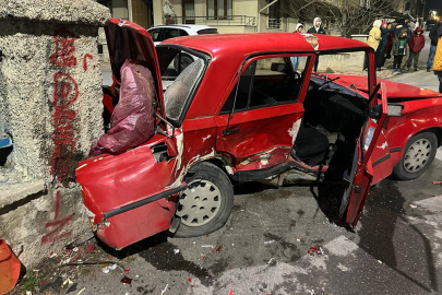Sivas’ta iki otomobil çarpıştı: 5 yaralı