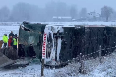 Yolcu otobüsü devrildi: 6 ölü, 33 yaralı