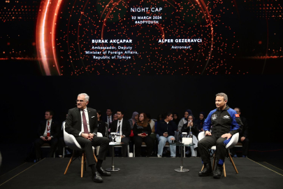 Mili astronot gençlerle buluştu