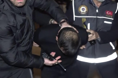 Karısını ve kızını bıçaklayıp öldürdü!
