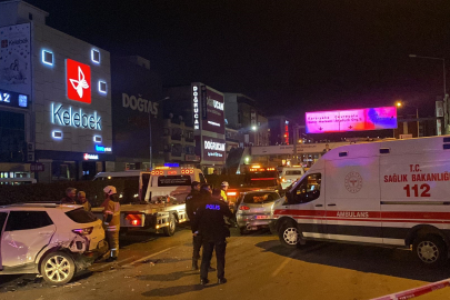 Kaza raporu hazırlayanlara otomobil çarptı: 2 ölü, 7 yaralı