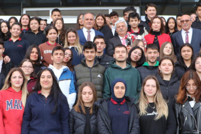 Mezun olduğu okuldan 40 yıl sonra emekli de oldu