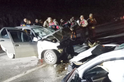 Gaziantep’te iki otomobil çarpıştı: 2 ölü, 5 yaralı