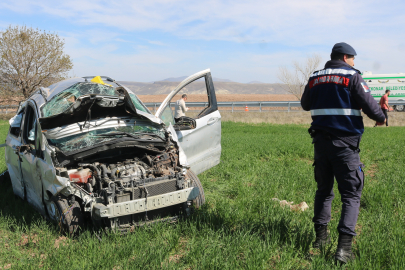 Oy kullanmaya giden aile kaza yaptı: 1 ölü, 2 yaralı