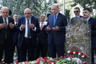 Erdoğan'dan Türkeş'in kabrine ziyaret