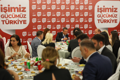 Özgür Özel, CHP çalışanlarıyla iftarda buluştu
