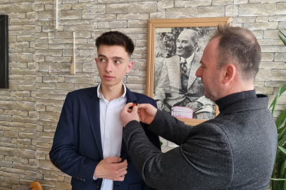 18 yaşında muhtar oldu