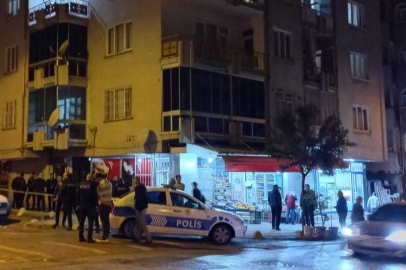 Babasını bıçakla öldürdü 