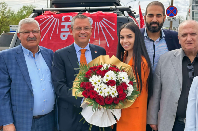 Özgür Özel, Bükreş'te