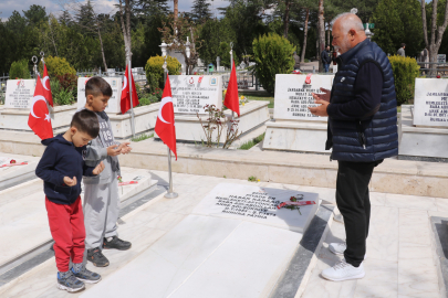 Hava Şehitliği'nde hüzünlü bayram...