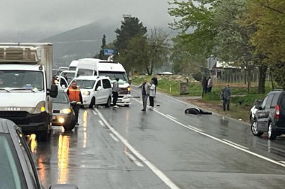 Kamyonet ile otomobil çarpıştı: 2 ölü, 5 yaralı