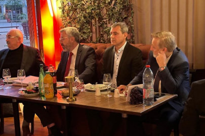 CHP Paris’te örgütlendi
