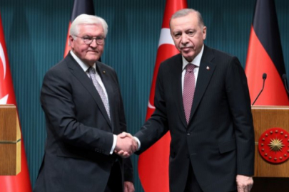 Tarihi mektubun birebir basımını hediye etti