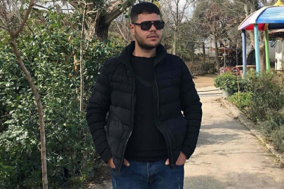 Beraber kafa çektiği oğlu tarafından bıçaklanıp öldürüldü