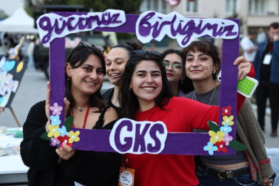 Üniversiteli gençler festivalde stres attı