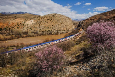 Turistik Tatvan treni sefere çıkıyor
