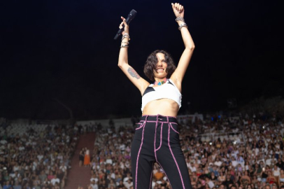 Zeynep Bastık Antalya'yı coşturdu