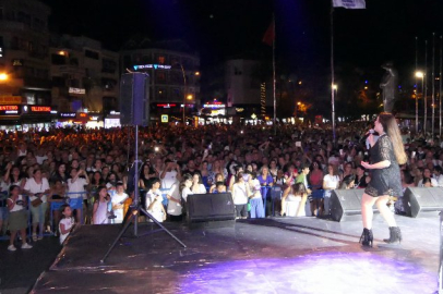 Marmaris 90'lı yılların aşk şarkılarıyla coştu