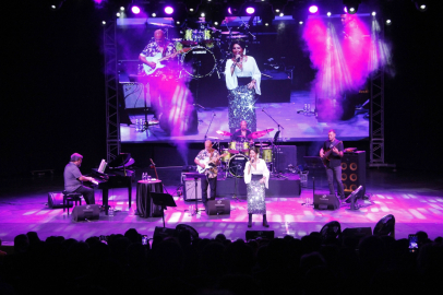 Bursa Festivali’nde “Nünü caz söyledi”