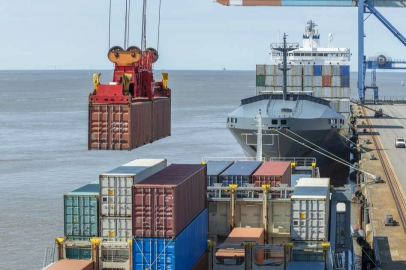 Dış ticaret açığı Şubat'ta yüzde 14,8 arttı
