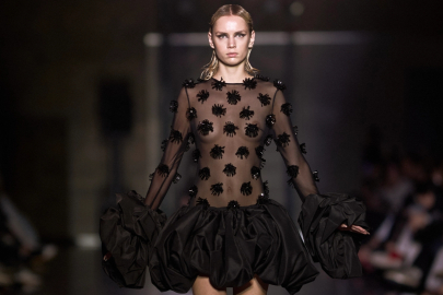 Bakü Fashion Week'te 'siyah' sahnede!